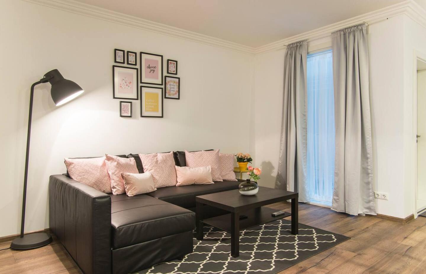 Spacious In Old Appartement