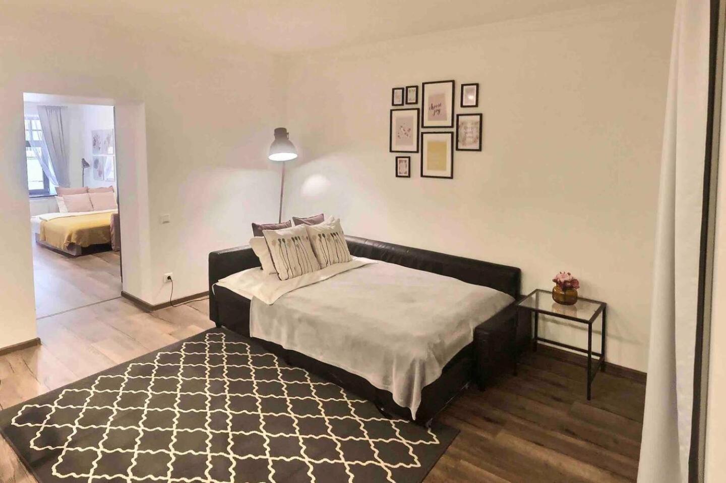 Spacious In Old Appartement *