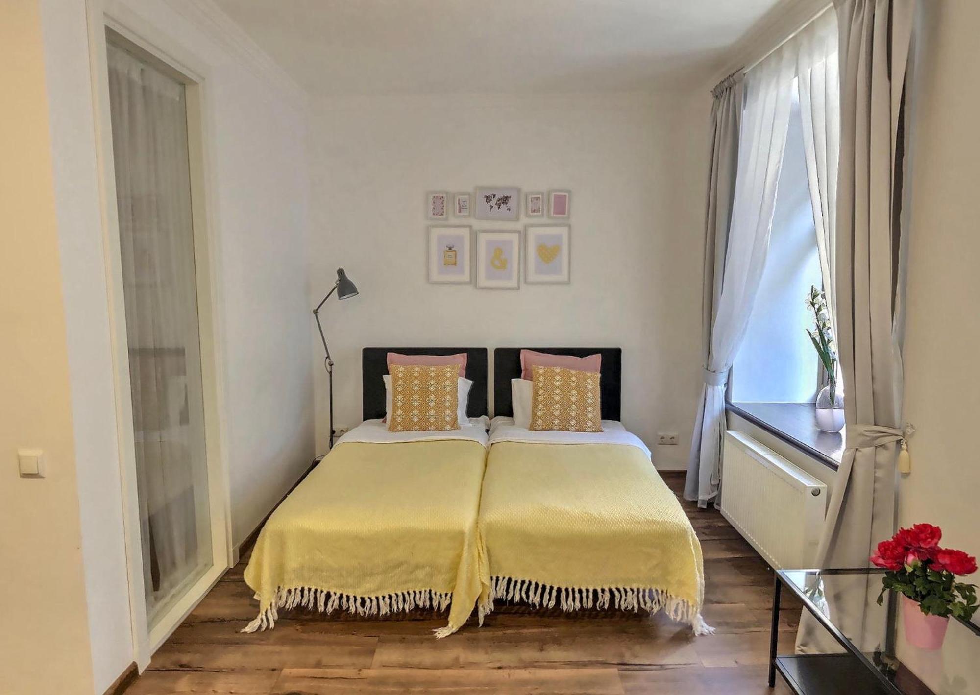Spacious In Old Appartement *