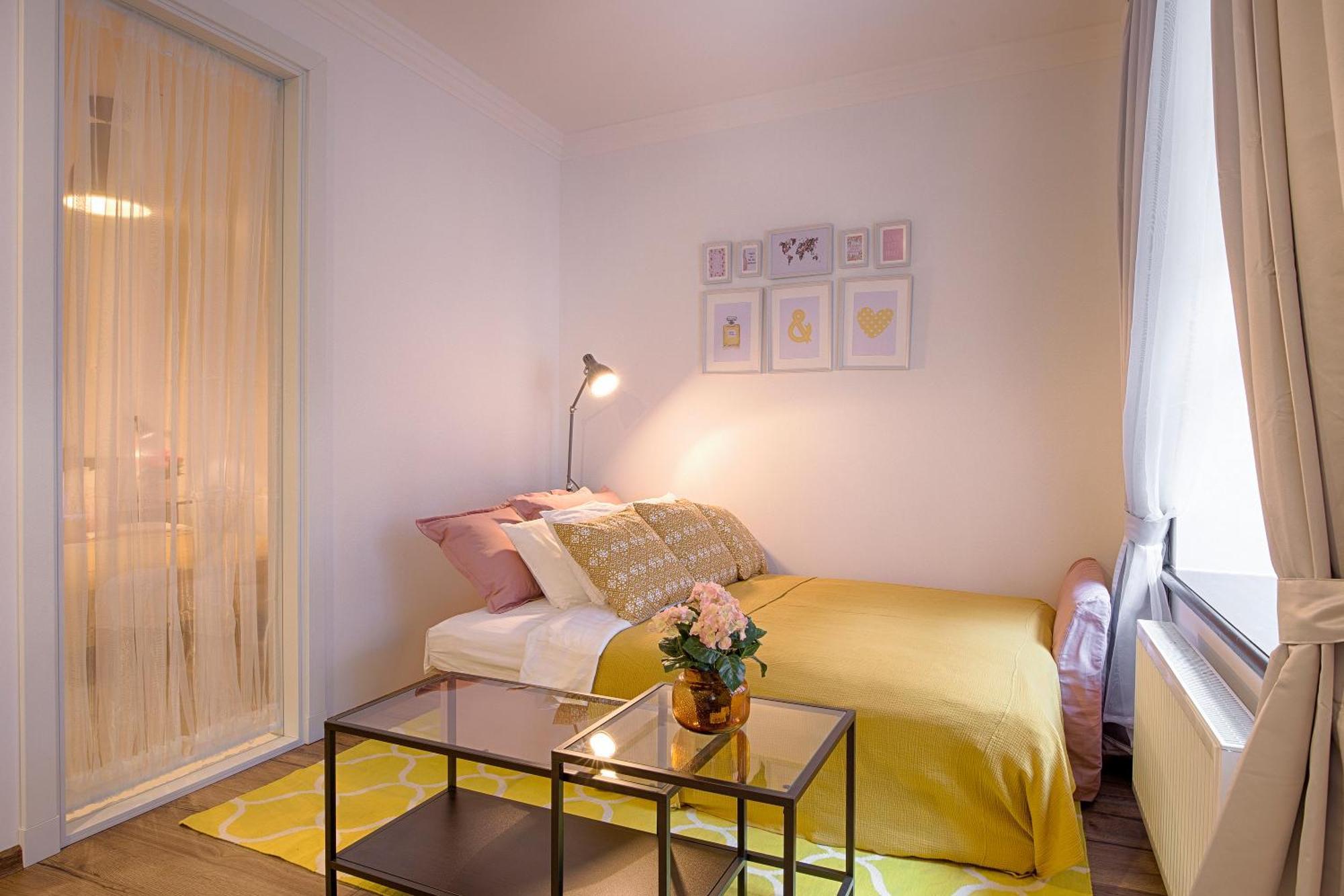 Spacious In Old Appartement Riga